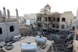  Cảnh đổ nát sau một cuộc không kích được cho là của liên quân do Saudi Arabia đứng đầu tại Sanaa, Yemen ngày 9/6. (Nguồn: EPA/TTXVN)