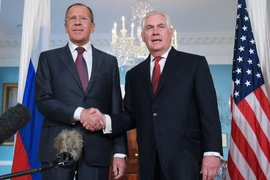 Ngoại trưởng Nga Sergei Lavrov và người đồng cấp Mỹ Rex Tillerson. (Nguồn: AFP/TTXVN) 
