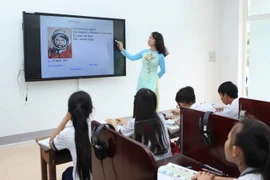 Giờ học môn tiếng Anh của học sinh trường THPT chuyên Bạc Liêu. (Ảnh: Quý Trung/TTXVN)
