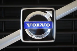  Biểu tượng của xe ôtô Volvo tại một đại lý bán xe ở Pasadena, California. (Nguồn: AFP/TTXVN)