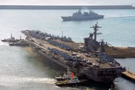 Tàu sân bay USS CVN-70 Carl Vinson tại thành phố cảng miền nam Busan ngày 11/1/2011. (Nguồn: AFP/TTXVN)