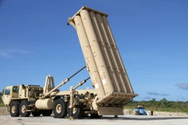 Hệ thống THAAD trong cuộc thử nghiệm tấn công, đánh chặn mục tiêu ở đảo Wake, Thái Bình Dương ngày 1/11/2015. (Nguồn: Stripes/TTXVN)