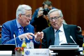 Trưởng đoàn đàm phán Brexit của EU Michel Barnier và Chủ tịch Ủy ban châu Âu Jean-Claude Juncker tại một hội nghị của EU ở Brussels (Bỉ) ngày 20/10. (Nguồn: THX/TTXVN)