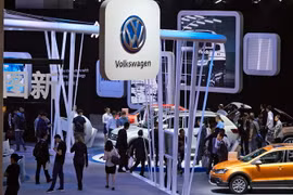 Gian hàng của Volkswagen tại Triển lãm Công nghiệp Ôtô Quốc tế Thượng Hải, Trung Quốc, ngày 19/4. (Nguồn: EPA/TTXVN)
