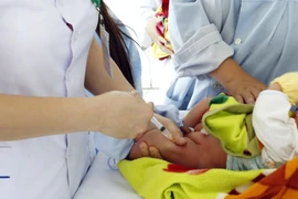 Tiêm vắcxin viêm gan B cho sơ sinh. Ảnh minh họa. (Nguồn: Dương Ngọc/TTXVN)