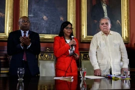 Chủ tịch Quốc hội Venezuela Delcy Rodriguez (giữa) tại lễ nhậm chức ở Caracas ngày 4/8. (Nguồn: AFP/TTXVN)