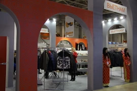 Gian hàng Việt Nam tại Hội chợ triển lãm thiết bị và công nghệ công nghiệp nhẹ toàn liên bang Nga lần thứ 48. (Ảnh: Dương Trí/Vietnam+)