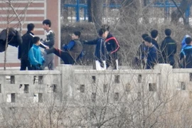 Trẻ em Triều Tiên gần khu vực biên giới với Trung Quốc ngày 1/3. (Nguồn: Yonhap/TTXVN)