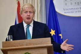 Ngoại trưởng Anh Boris Johnson tại cuộc họp báo ở Athens, Hy Lạp ngày 6/4. AFP/TTXVN