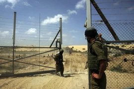 Binh sỹ Israel đóng cửa biên giới với dải Gaza ngày 31/5/2007. (Nguồn: AFP/TTXVN)