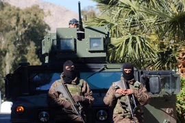 Lực lượng đặc nhiệm Tunisia gác tại thành phố Kasserine. (Nguồn: AFP/TTXVN)