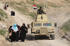 : Binh sĩ Iraq sau khi giành quyền kiểm soát phần lớn huyện Mushairfah, tây bắc Mosul ngày 4/5. (Nguồn: AFP/TTXVN)