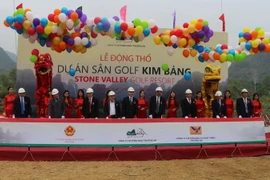 Nghi thức khởi công dự án sân Golf Kim Bảng. (Ảnh: Lưu Thanh Tuấn/TTXVN)