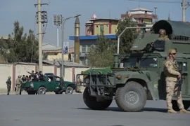 Lực lượng an ninh Afghanistan phong tỏa khu vực giao tranh với phiến quân ở Kabul ngày 7/11. (Nguồn: AFP/ TTXVN)