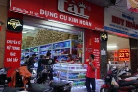 Cửa hàng kinh doanh dụng cụ chế tác kim hoàn trên đường Nhiêu Tâm, TP. Hồ Chí Minh. (Ảnh: Phương Vy/TTXVN)