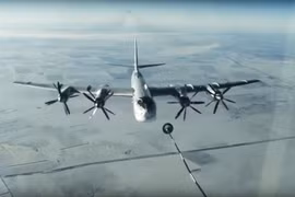 Máy bay trang bị tên lửa chiến lược TU-95 của Nga tấn công mục tiêu của khủng bố ở Syria ngày 17/11/2016. (Nguồn: AP/TTXVN)