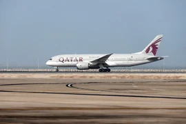 Máy bay của hãng hàng không Qatar Airways cất cánh từ sân bay quốc tế Hamad ở Doha, Qatar ngày 20/7. (Nguồn: AFP/TTXVN)