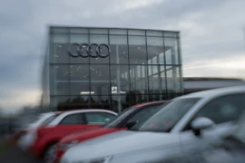 Biểu tượng của hãng Audi tại Villeneuve d'Ascq, Pháp ngày 3/11/2015. AFP/TTXVN