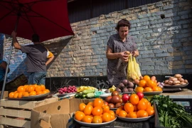 Một quầy bán rau quả ở thủ đô Kiev, Ukraine. (Nguồn: EPA/TTXVN)