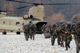 Binh sỹ Hàn Quốc tham gia cuộc tập trận tại Hongcheon, Hàn Quốc. (Nguồn: EPA/TTXVN)