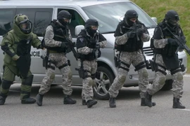 Cảnh sát Séc trong cuộc diễn tập ở Tyn nad Vltavou ngày 11/4. (Nguồn: AFP/TTXVN)