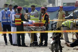 Lực lượng an ninh Pakistan điều tra tại hiện trường vụ đánh bom ở Lahore ngày 5/4. Ảnh minh họa. (Nguồn: EPA/TTXVN)