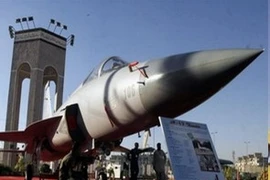 Mẫu máy bay JF-17 của Pakistan hợp tác với Trung Quốc sản xuất được trưng bày tại Karachi, Pakistan. (Ảnh: Daylife)