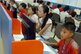 Phòng thi dành cho học sinh tiểu học. (Ảnh: Đình Trân/TTXVN) 