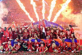 Khoảnh khắc đáng nhớ trong ngày Liverpool nâng cúp sau 30 năm chờ đợi