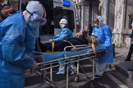 [Video] Số ca tử vong do virus corona tại Trung Quốc tiếp tục tăng