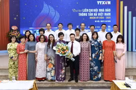 Ban Chấp hành Liên chi hội Nhà báo TTXVN nhiệm kỳ 2020-2025 ra mắt Đại hội. (Ảnh: Minh Quyết/TTXVN)