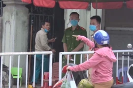 Tạm đình chỉ công tác quyền Chủ tịch phường vì lơ là chống dịch