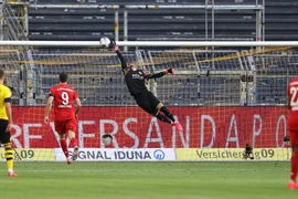 Bàn thắng đẳng cấp của Kimmich ở phút 43 mang chiến thắng về cho Bayern. (Nguồn: AP)