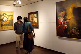 Khách tham quan triển lãm. (Ảnh: Trần Lê Lâm/TTXVN)
