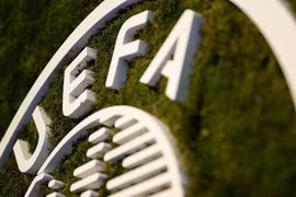 UEFA đã hoãn các trận đấu do COVID-19. (Nguồn: AFP)