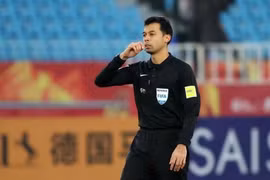 Trọng tài người Singapore Muhammad Taqi.