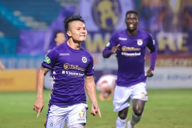 Cận cảnh Quang Hải tỏa sáng giúp Hà Nội ngược dòng lên ngôi