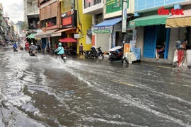Video cận cảnh 'phố Tây' Bùi Viện ngập nặng sau cơn mưa