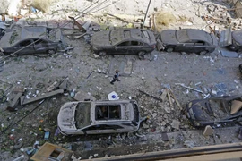 Các phương tiện bị hư hại sau vụ nổ tại Beirut, Liban ngày 5/8. (Ảnh: THX/TTXVN)