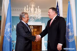 Ngoại trưởng Mỹ Mike Pompeo và Tổng Thư ký Liên hợp quốc Antonio Guterres. (Nguồn: xinhuanet)
