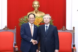 Thường trực Ban Bí thư Trần Quốc Vượng tiếp Đại sứ Hàn Quốc tại Việt Nam. (Ảnh: Phương Hoa/TTXVN)