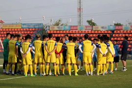 Cận cảnh buổi tập đầu tiên của U23 Việt Nam trên đất Thái Lan