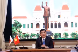 Ông Nguyễn Thành Phong, Chủ tịch Ủy ban nhân dân Thành phố Hồ Chí Minh phát biểu tại buổi làm việc. (Ảnh: Xuân Khu/TTXVN)
