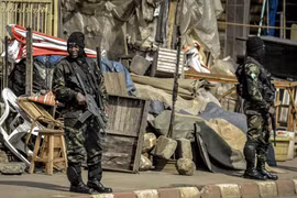 Binh sỹ gác tại khu vực Bamenda, Cameroon. (Ảnh: AFP/TTXVN)