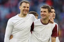 Mueller vô tình tạo sức ép cho Neuer sau khi gia hạn với Bayern.