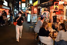 Một quán bar ở Tokyo, Nhật Bản, ngày 27/5. (Ảnh: AFP/TTXVN)