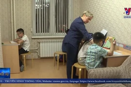 [Video] Người mẹ Nga thứ 2 của các em học sinh Việt Nam