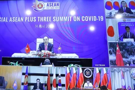 Thủ tướng Nguyễn Xuân Phúc chủ trì Hội nghị Cấp cao ASEAN+3 về ứng phó với dịch bệnh COVID-19. (Ảnh: Thống Nhất/TTXVN)