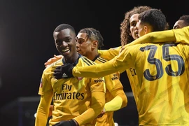 Arsenal vào tứ kết FA Cup.