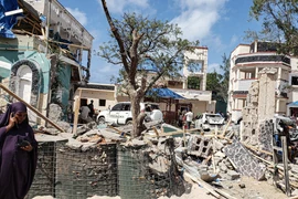 Hiện trường một vụ tấn công tại Somalia. (Ảnh: AFP/TTXVN)